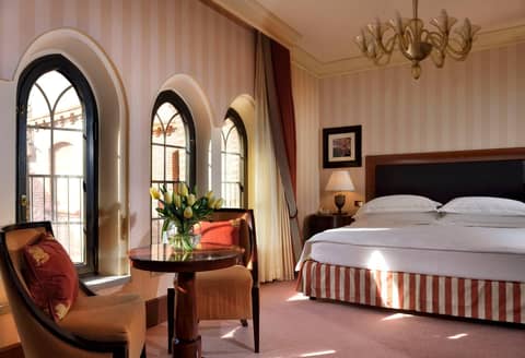 King Hilton Guest Room — the supplier's photographs — photo 1