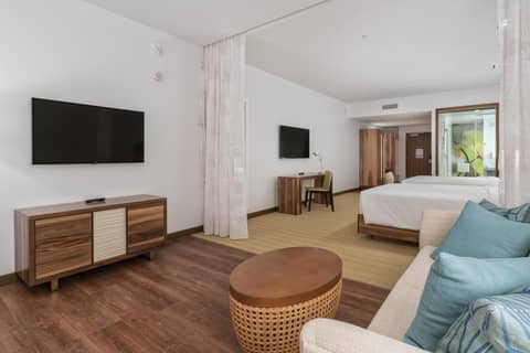 Hyatt Centric Waikiki Beach — hotel room