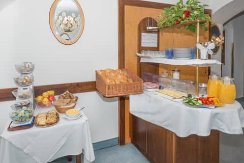 Pension Dr. Geissler — dining