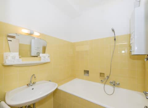 Pension Dr. Geissler — bathroom