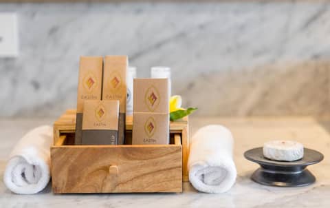 Eastin Ashta Resort Canggu — bathroom