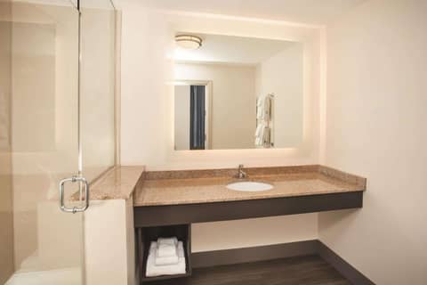 La Quinta Inn & Suites by Wyndham Chicago Downtown — photo 4