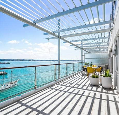 Spacious 3-Bed Waterfront Apartment — photo 7