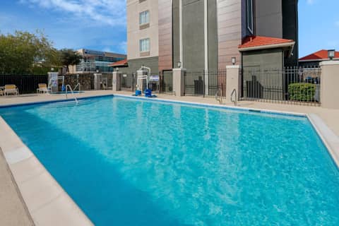 La Quinta Inn & Suites by Wyndham Fort Worth Arlington West — photo 3
