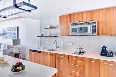 Carillon Miami Wellness Resort — kitchen