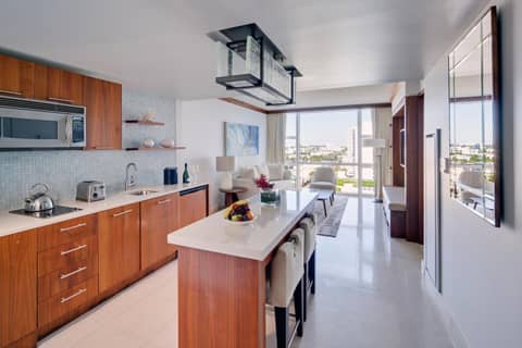 Carillon Miami Wellness Resort — kitchen