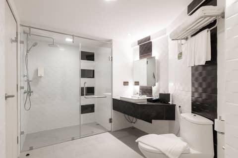 Centara Life Cha-Am Beach Resort Hua Hin — bathroom