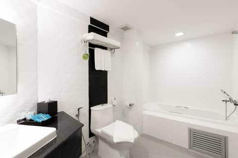 Centara Life Cha-Am Beach Resort Hua Hin — bathroom