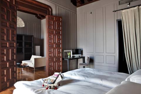 CoolRooms Palacio Villapanés 5 GL — hotel room