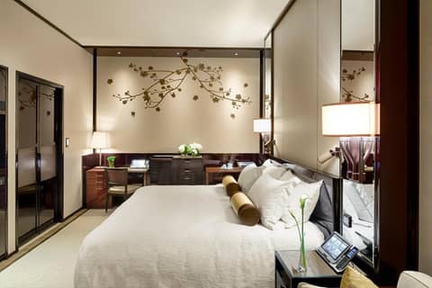 The Peninsula Hong Kong — hotel room