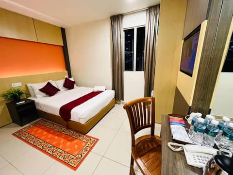 Deluxe Queen Room : Sky Garden / Gym / Hassle Free Check-in / Free Wifi — the supplier's photographs — photo 1