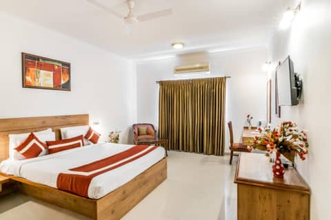 Octave Hotel - Double Road — hotel room