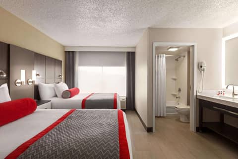 Ramada by Wyndham Suites Orlando Airport- Free Airport Shuttle — photo 5
