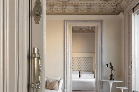 El Palauet Modernist Suites Barcelona — hotel room