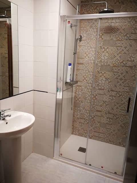 Casa Montalbán Apartamentos Turísticos — bathroom