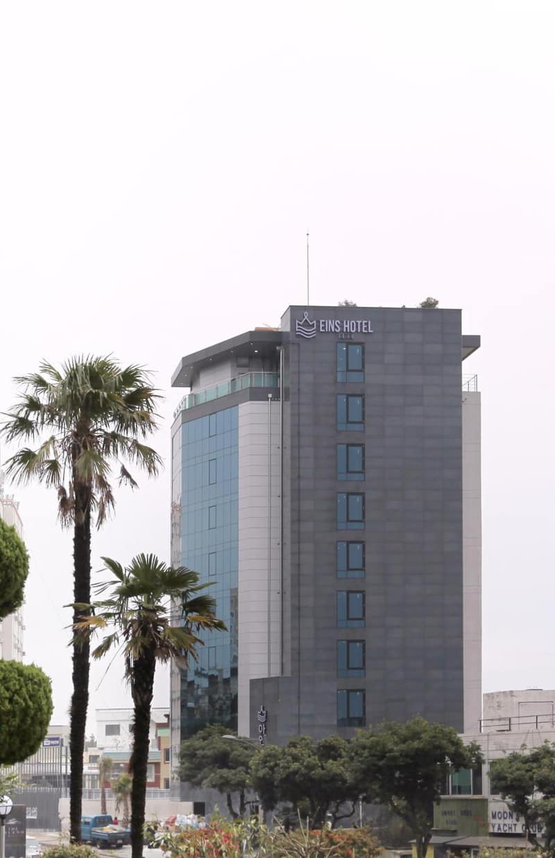 Eins Hotel — building