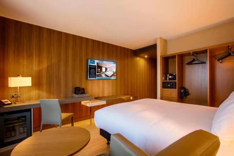 AC Hotel by Marriott Manchester Salford Quays — photo 2