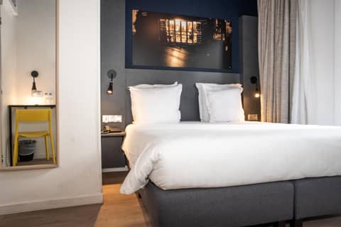 Hôtel Des Arts-Bastille — hotel room
