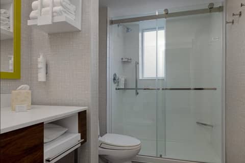 Hampton Inn & Suites by Hilton Toronto Downtown — photo 3
