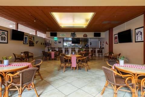 Ramada by Wyndham Kissimmee Gateway - Free Theme Park Shuttle — photo 4