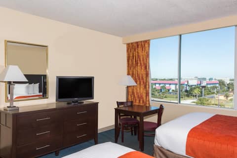Ramada by Wyndham Kissimmee Gateway - Free Theme Park Shuttle — photo 8