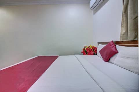 Hotel Sunshine Airport — hotel room