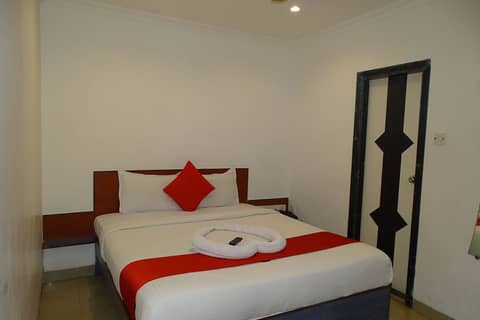 Hotel Sunshine Airport — hotel room
