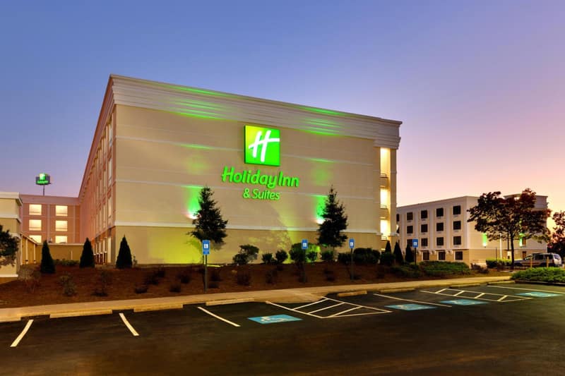 Holiday Inn & Suites Atlanta Airport North by IHG — building
