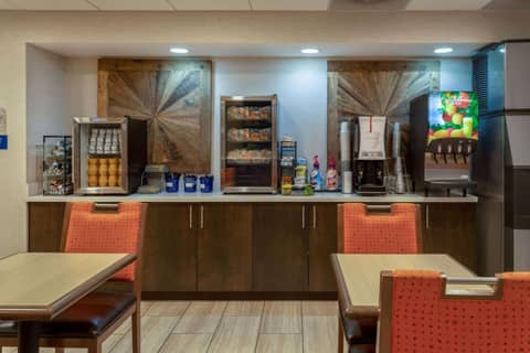 Days Inn & Suites by Wyndham Denver International Airport — photo 5