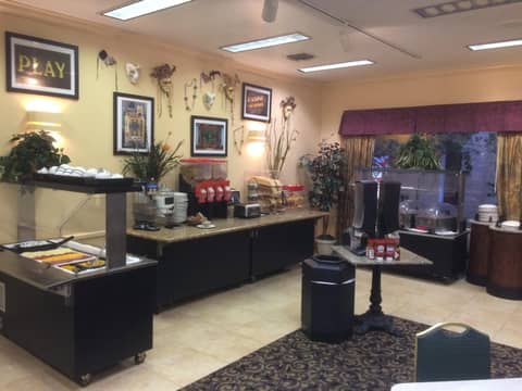 Mardi Gras Hotel & Casino — breakfast buffet