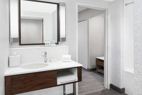 Hampton Inn & Suites Chicago-Downtown — photo 3