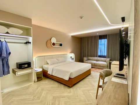Royal Benja Hotel - Big Rooms, Family Friendly — photo 2