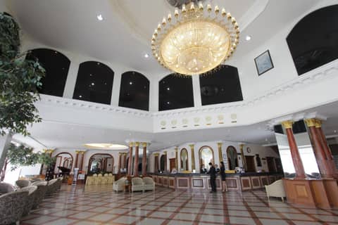 Royal Benja Hotel - Big Rooms, Family Friendly — recepcion & lobby