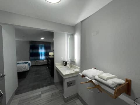 La Quinta Inn by Wyndham Indianapolis Airport Executive Dr — photo 8