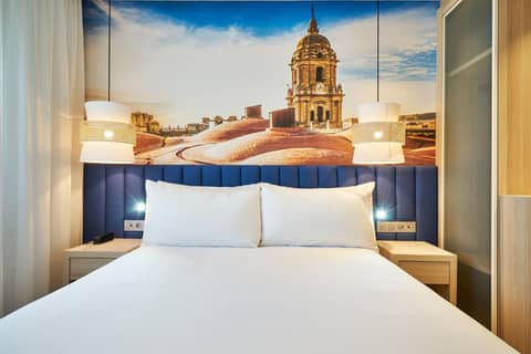 Eurostars Astoria — bedroom