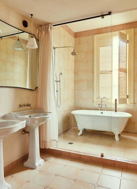 Hotel Peter and Paul, an Ash Hotel — bathroom