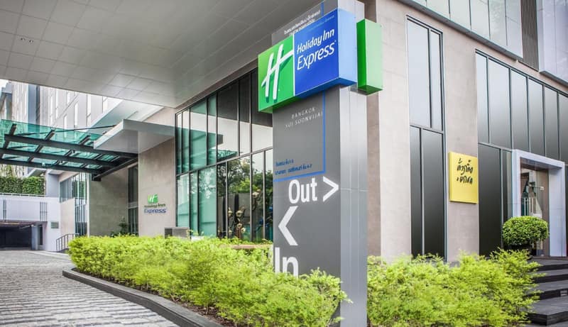 Holiday Inn Express Bangkok Soi Soonvijai by IHG — building