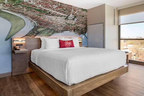Cambria Hotel Washington DC Navy Yard Riverfront — hotel room
