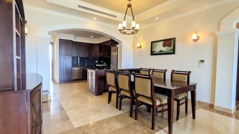 Olalani Resort & Condotel — dining
