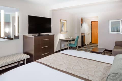 Wingate By Wyndham - Orlando International Airport- Free Hot Breakfast — photo 7