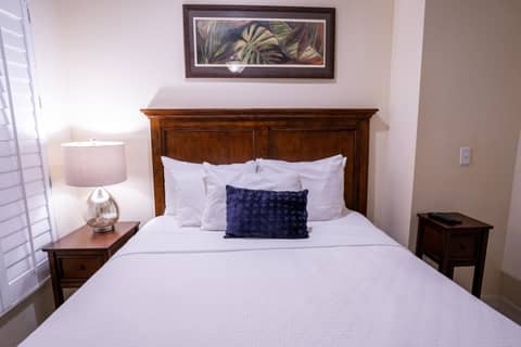 The Capri at Siesta — hotel room