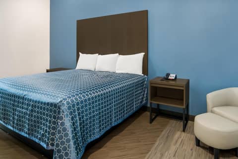 Scottish Inns- Forest Hill — hotel room
