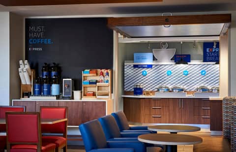 Holiday Inn Express and Suites Denver East Peoria Street by IHG — photo 5