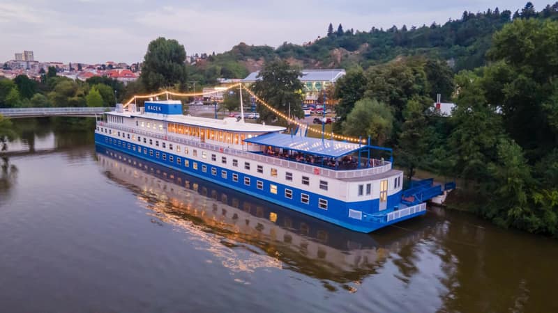 Botel Racek, Prague