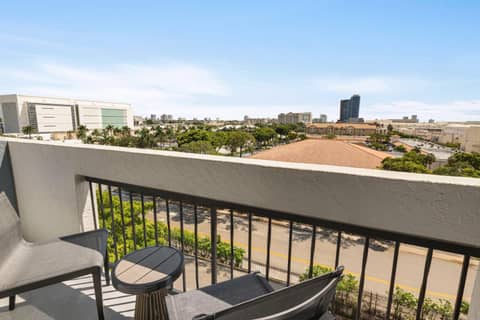 Embassy Suites by Hilton Fort Lauderdale 17th Street — photo 3