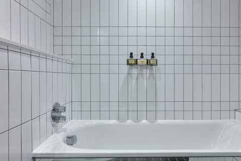 One Hundred Shoreditch — jacuzzi