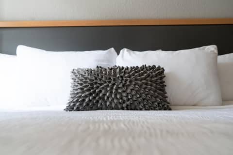 Hotel Saint Clair - Magnificent Mile — bedroom