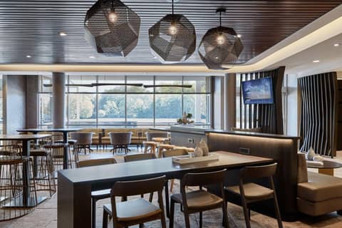 SpringHill Suites by Marriott Tampa Downtown — dining