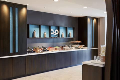 SpringHill Suites by Marriott Tampa Downtown — kitchen