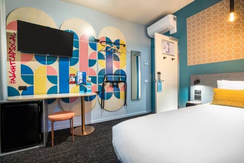 Royal Hotel by Nightcap Social — hotel room
